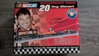 Lionel NASCAR Expansion Pack #20 Tony Stewart w/ 1:43 Scale Car 7-11009 MIB 2006 — photo 2