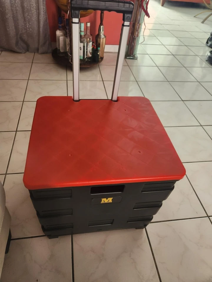 Carro de carretilla plegable plegable negro con capacidad para 80 libras 15"D x 16,5"W x 16"H Foto 2 de 2