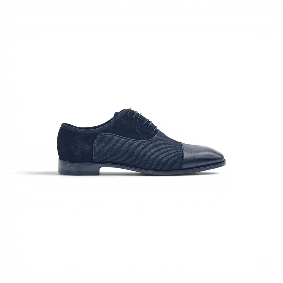 Christian Louboutin Oxford Leather Upper Dress Shoes for Men  display picture 3
