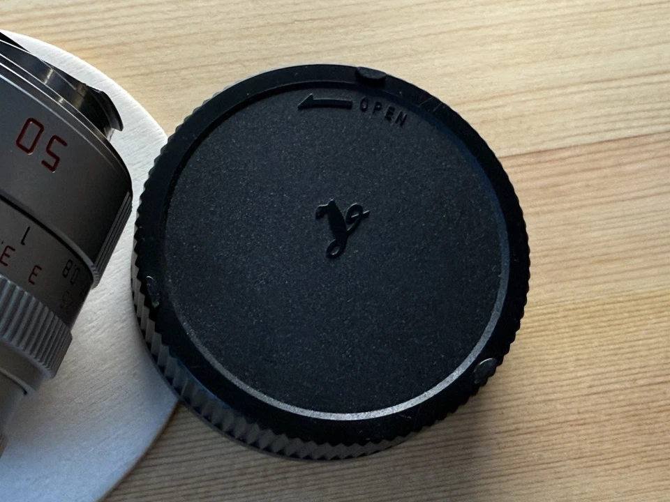 Leica Summicron-M 50mm F/2 V5 6bit Lens Silver - Image 3 of 4