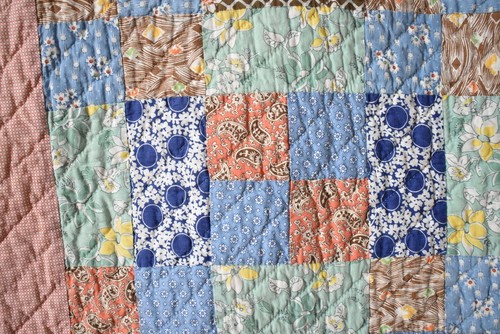 BEAUTIFUL 30's Four Patch / Nine Patch Antique Quilt ~Wonderful Vintage Fabrics! - Picture 4 of 10