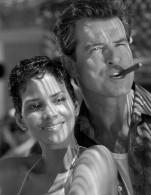 PIERCE BROSNAN HALLE BERRY in DIE ANOTHER DAY Classic Photo Print 5x7