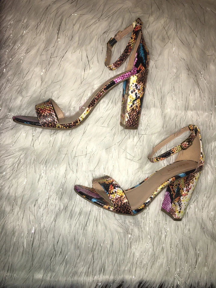 INFORME Sandalias Tacones Gruesos con Correa en el Tobillo Estampado de Serpiente Multicolor Talla 8.5 Foto 4 de 4