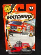 2002 MATCHBOX MBX MOC 50th #20 ROAD ROLLER INTERNATIONAL CARD RED