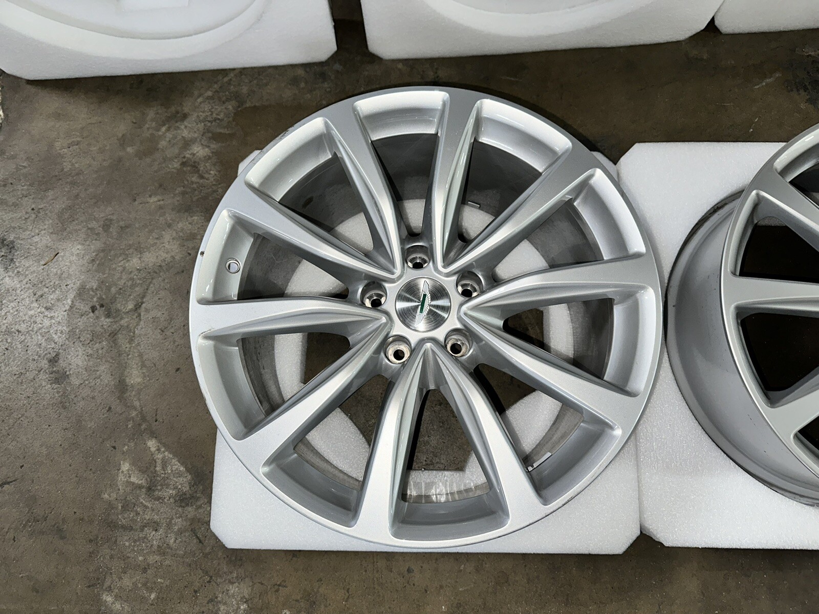 2022 Aston Martin Oem Wheels