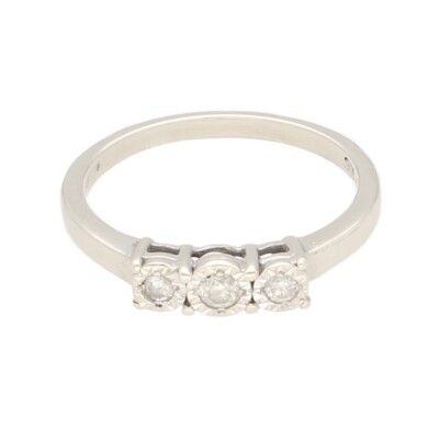 Ring 9 kt Weißgold 0,15 kt Diamant Illusion Set Dreisteine (Größe P 1/2) 11 x 4 mm