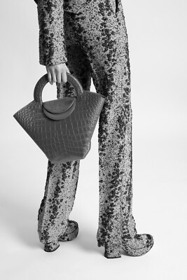 Croco Effect ☆BOTTEGA VENETA☆ DOLL Medium ポーチ付きトート Bottega Veneta Doll Tote Crocodile Embossed Leather Medium