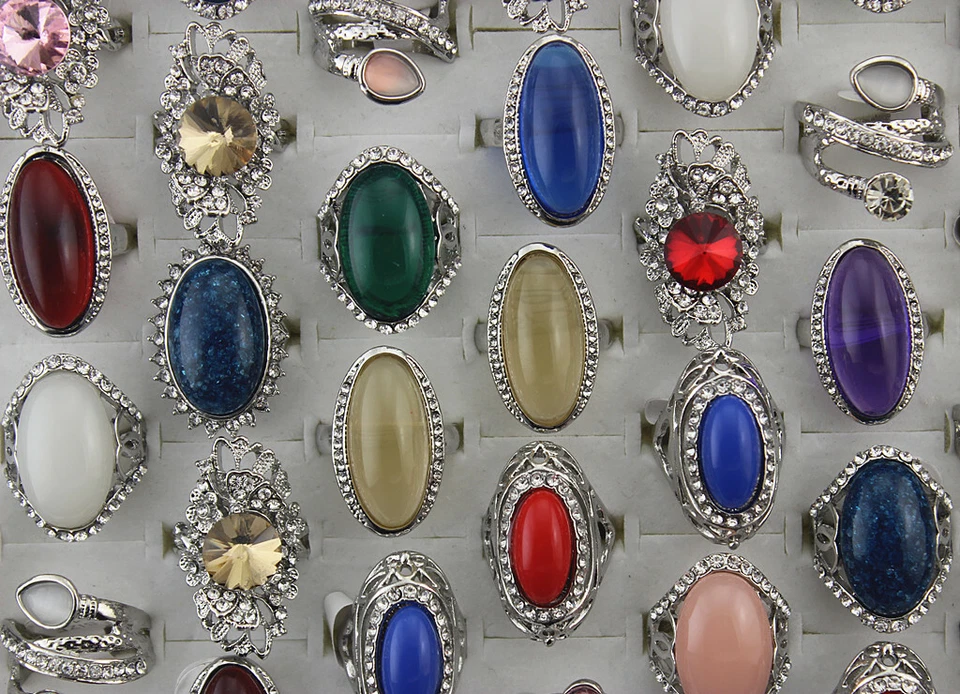 Venta al por mayor lotes de joyas 32 piezas anillos P de plata para dama con estrás de resina mixta Foto 2 de 4