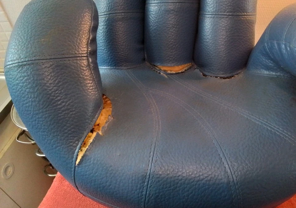 Fauteuil Enfant Pivotant En Forme De Main à renover - Photo 3/4