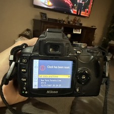 Nikon D60 10.2 MP DSLR Camera - W/AF-S DX 55-200mm VR Lens