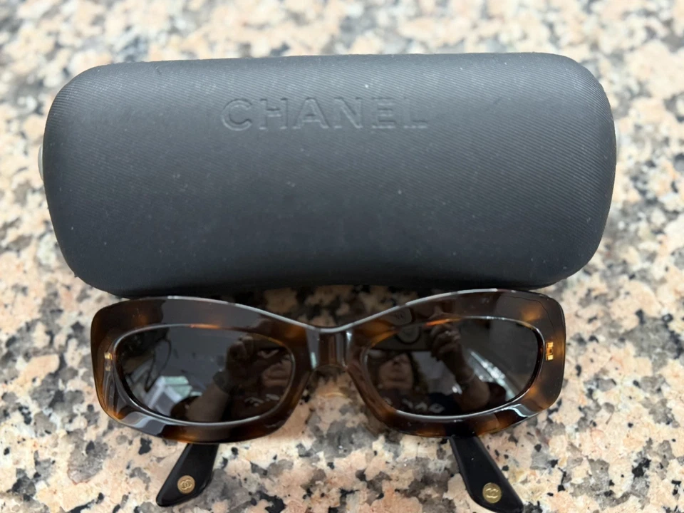 CHANEL 5006 Tortoise Quilted Arm Sunglasses - 53-19 135 -Vintage Made In Italy - Image 2 of 4