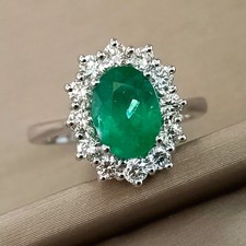 Anello fiore con Smeraldo taglio ovale 1,30 CT in Oro bianco 18 kt e Diamanti
