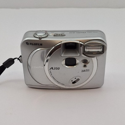 Fujifilm FinePix A Series A200 2.0MP Digital Camera ,Silver w/ 128MB XD, WORKS