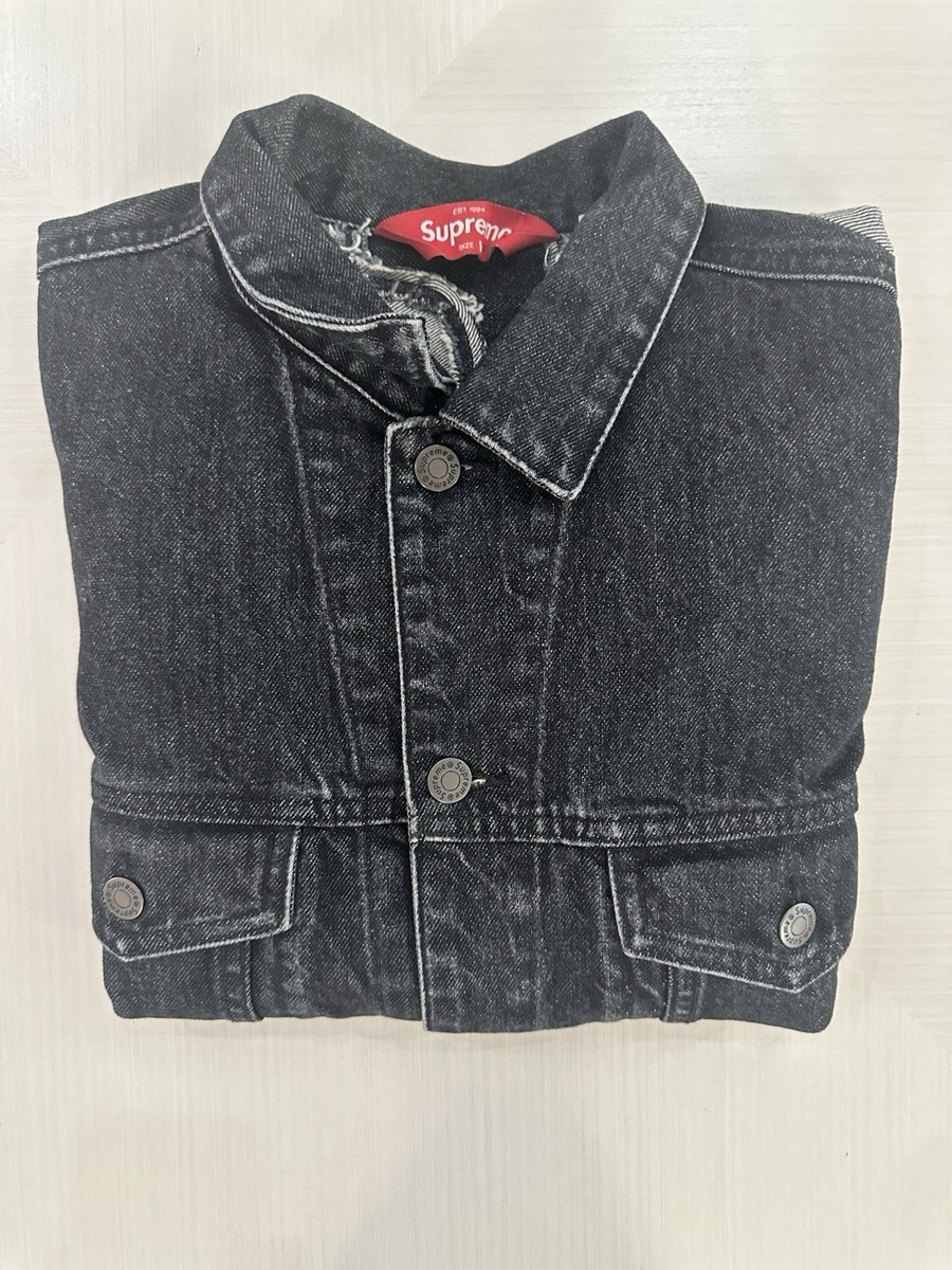 Supreme Inset Logo Denim Trucker Jacket SS22 black Size M Supreme Inset Logo Denim Trucker Jacket SS22 black Size M
