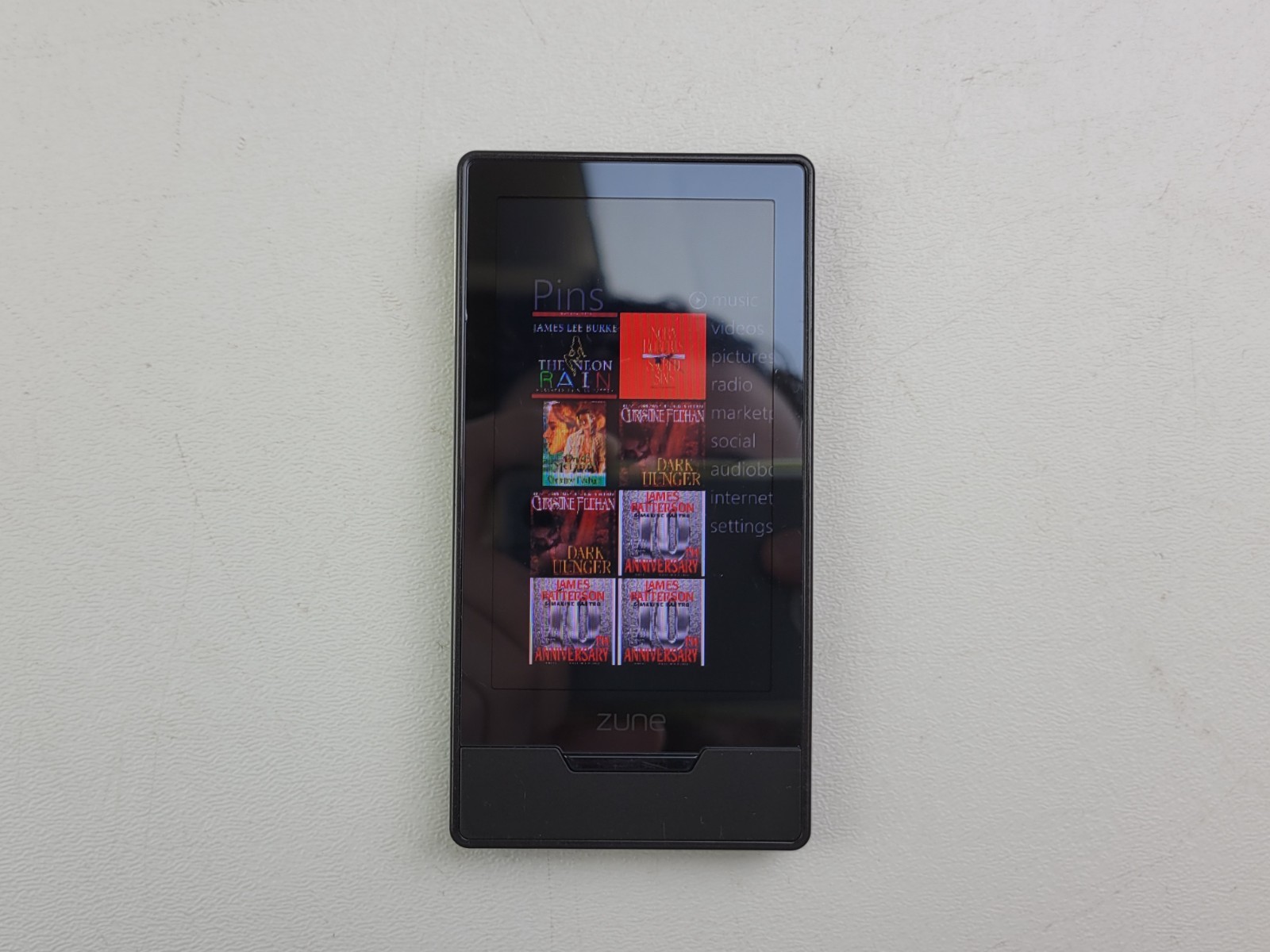 (1395) 16gb - Black - Works! - H5343
