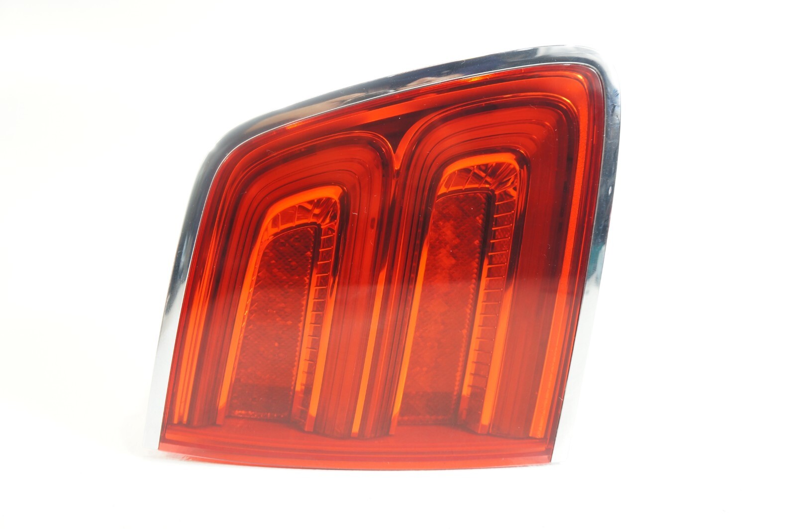 2017-2020 BENTLEY BENTAYGA rear left driver side tail light lamp INNER TRUNK