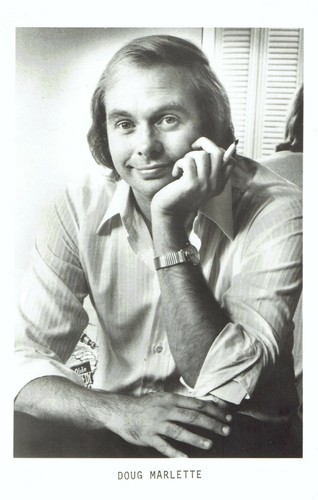 1981 Press Photo Cartoonist Doug Marlette poses for publicity portrait - 第 1/2 張圖片