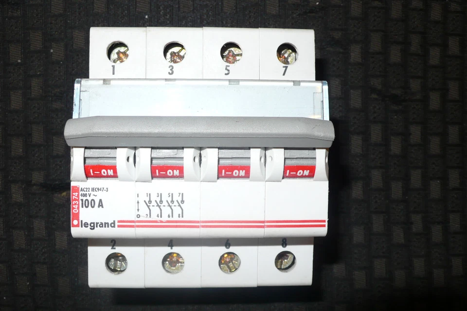 INTERRUPTEUR SECTIONNEUR TETRAPOLAIRE 100A LEGRAND 100AMPERES 4POLES TRIPHASE +N - Photo 2/2