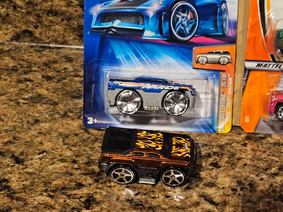 Hot Wheels Matchbox Lot of 6 2002 Chevy Avalanche '02 100 Years Blue Silver Pink - Image 2 of 3