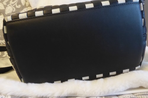 Furla black and white leather handbag w/ adjustable detachable strap + zip case - Foto 10 di 16