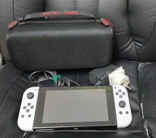 Nintendo Switch Konsole + mehr
