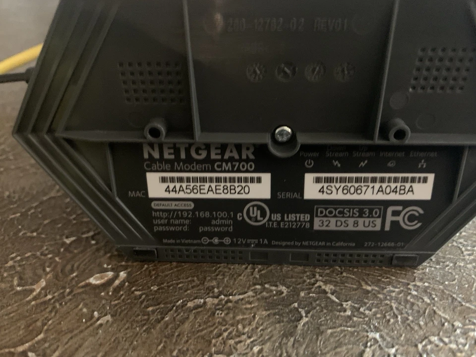 Cable módem negro NETGEAR CM700 Foto 2 de 2