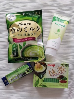 Japan Matcha XXL Set: Meiji Schokolade, Kanro Candy, Naive Face Wash & Lip Care