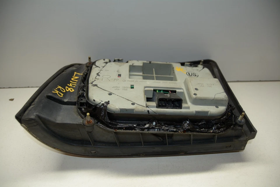 Luz trasera derecha del lado del pasajero Buick Legacy 1993-1994 OEM, 166-58619 Foto 4 de 4