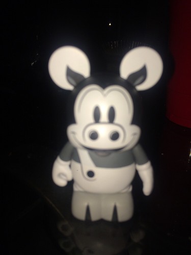 DISNEY VINYLMATION 3" 3 Inch Classics Collection Black And White Percy Pig - Picture 2 of 2