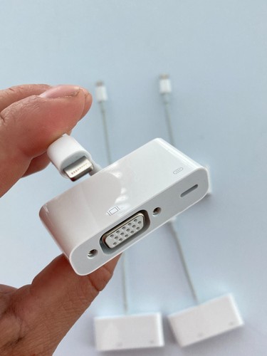  Original Apple Lightning to VGA Adapter MD825ZM/A - Bild 2 von 8
