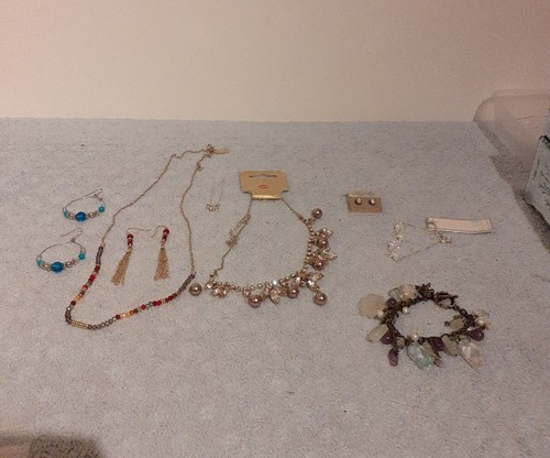 Selección de bisutería, todos los diferentes estilos y artículos algunos nuevos - Imagen 1 de 15