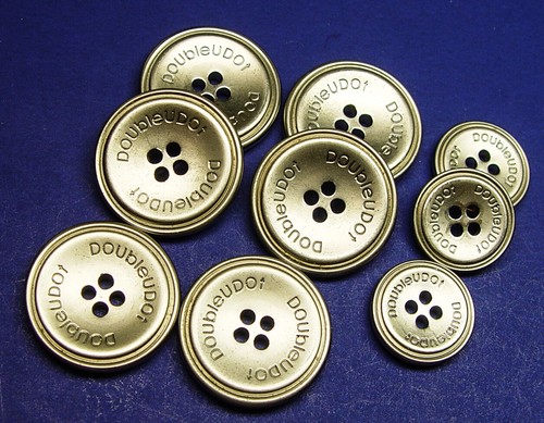 W.DOUBLEUDOT replacement buttons 9 Metallic effect plastic button good used cond - Picture 3 of 9