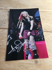 AVRIL LAVIGNE Repro-Autogramm - ca. 10x16 - (752)