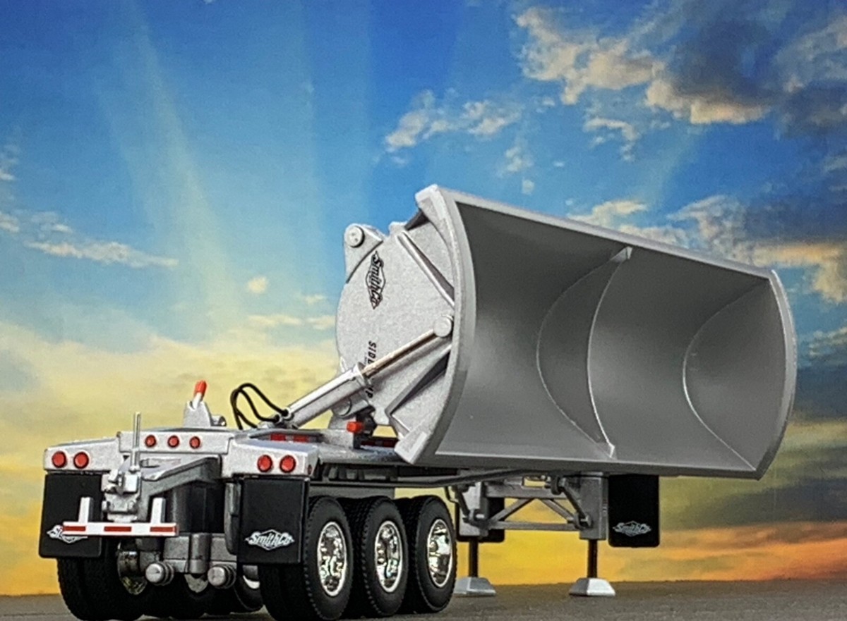 1/64 DCP 300 PETERBILT 359/379/389 TRI AXLE CHASSIS W/ STAINLESS HUMP FENDERS e 1/64 DCP 300 PETERBILT 359/379/389 TRI AXLE CHASSIS W/ STAINLESS HUMP FENDERS e