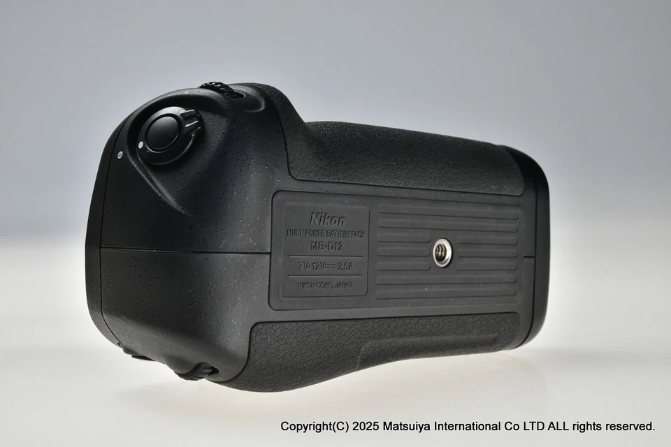 ** Near MINT Genuine Nikon Multi Power Battery Pack MB-D12 for D800, D800E, D810 - Image 3 of 4