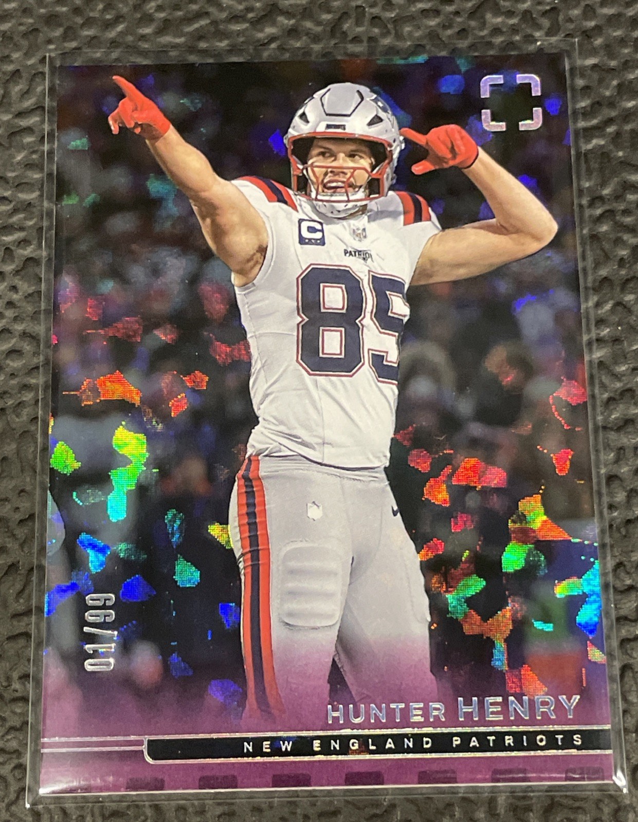 2025 Panini Photogenic - Hunter Henry #9 Purple Cracked Ice 01 /99 1st Off Print
