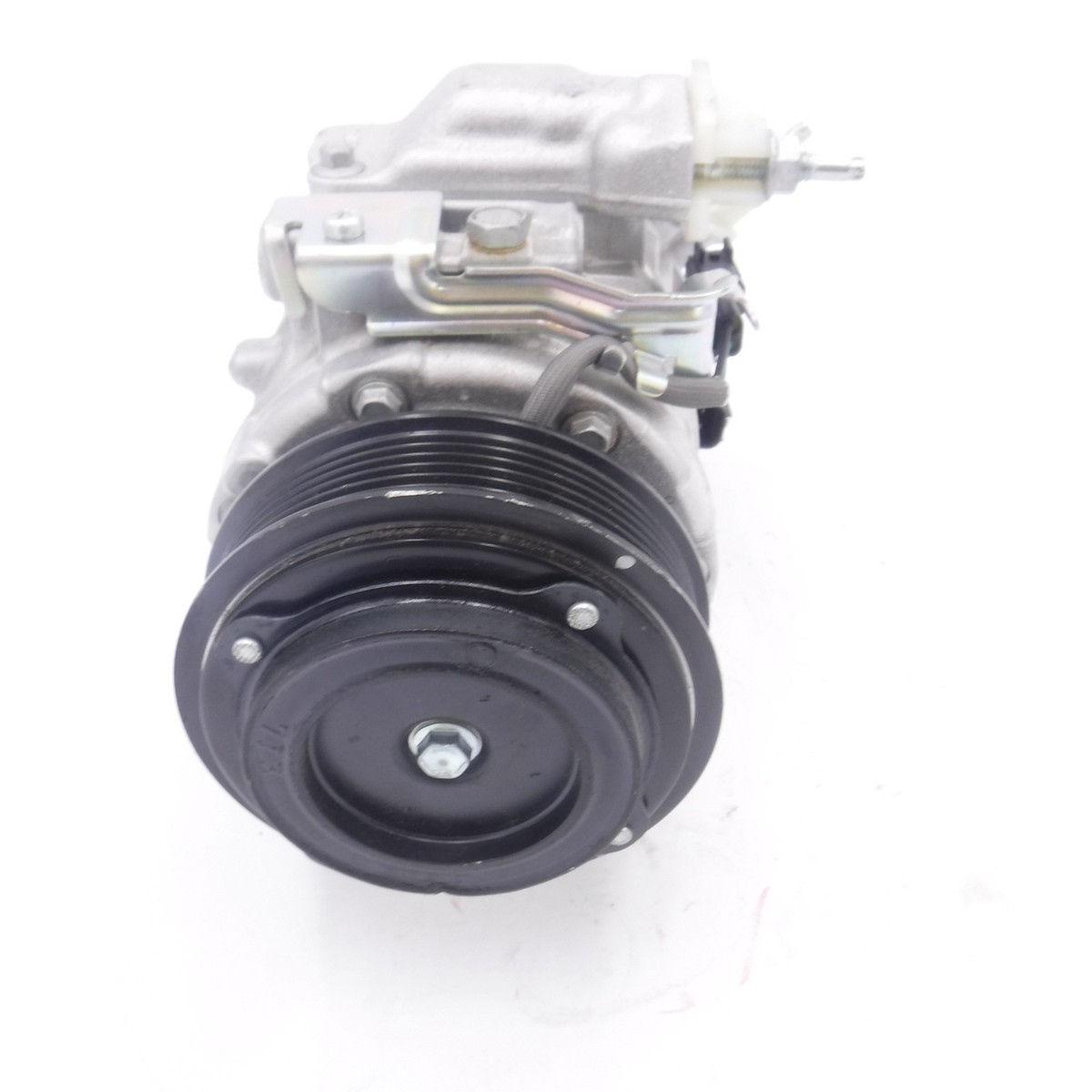 Genuine OEM Ford AC Compressor & Clutch DA83-19D629-BF for 2013
