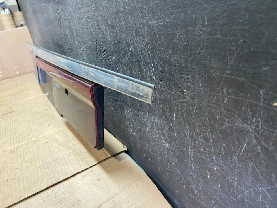 Mercury Grand Marquis 1995 1996 1997 tapa maletero luz trasera central I3283 DG1 Foto 2 de 4