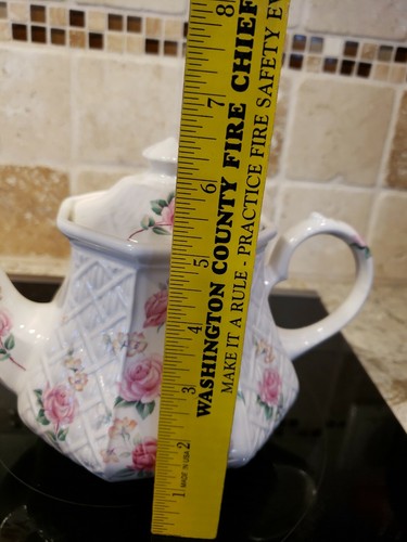 Vintage~Windsor~6.5"T~ Porcelain Teapot~Pink Roses~Embossed Lattice~England(B38) - Picture 9 of 11