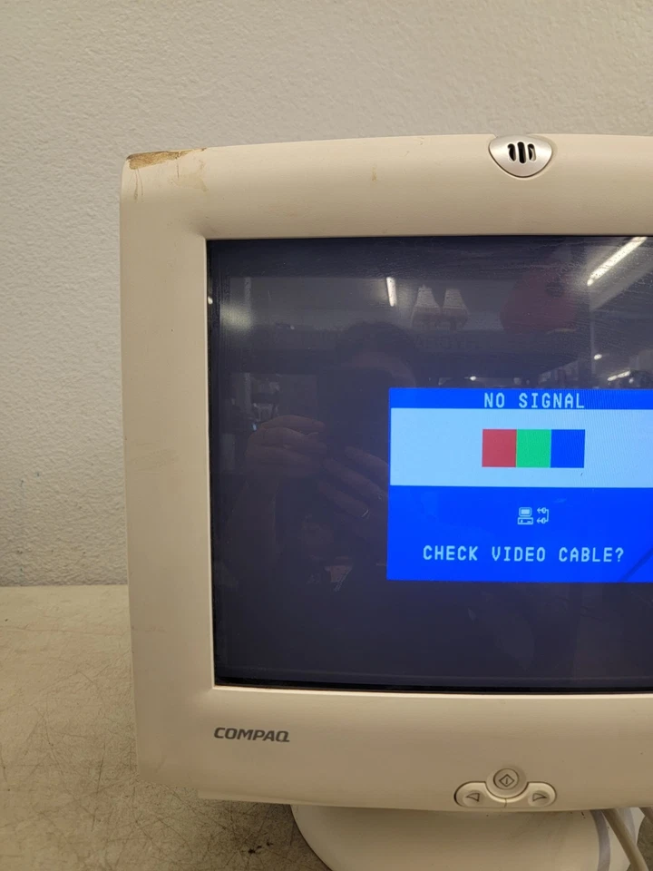 Compaq MV540 15-inch CRT VGA Gaming Monitor Retro - Image 2 of 4