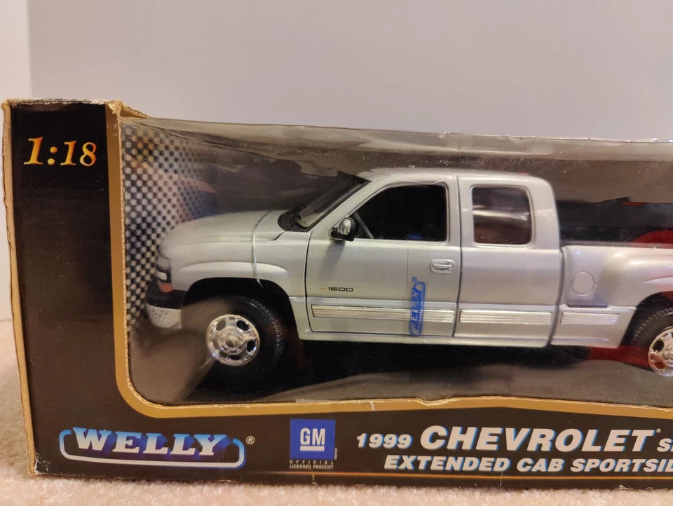 🏁 WELLY Silver 1999 Chevrolet Silverado Extended Cab Pickup Truck 1/18 🏁 - Image 4 of 4
