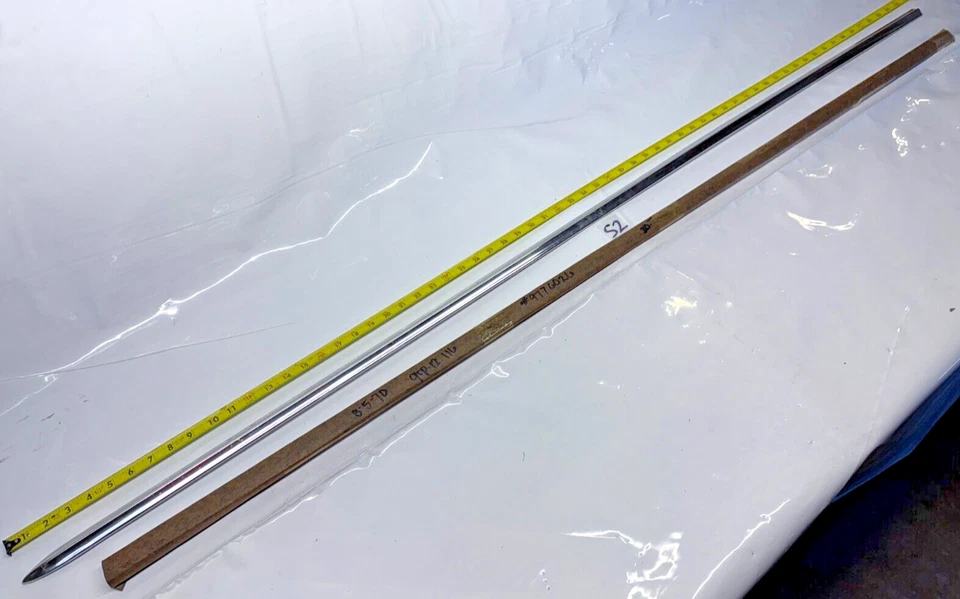 NOS 1964 Pontiac Strato Chief Laurentian 4Dr Left Quarter Moulding 9776026 S2-34 - Image 2 of 4