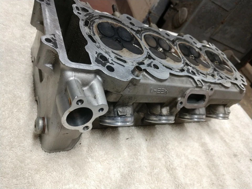 2004 Honda CBR600RR ENGINE TOP END CYLINDER HEAD CBR 600 RR 04 - Image 3 of 4