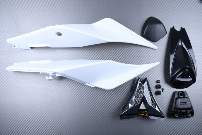 Carénage arrière Aprilia RS 125 avec feu LED teinté pour un look racing épuré