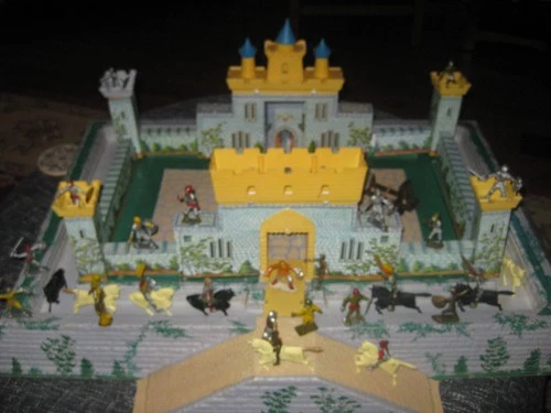 Vintage Marx Medieval Tin Castle Playset #4704