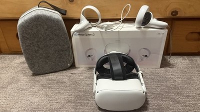 Oculus Quest 2 128GB, USB-C Charger. Carry Case  2 Controllers