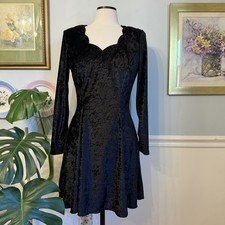 Vintage 90s Black Velvet Dress Size Medium Long Sleeved Goth Whimsigoth Witchy