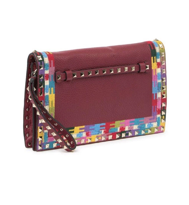 Muñequera sin asas Valentino Garavani Rockstud bordada de cuero nueva con etiquetas $1975 Foto 2 de 4