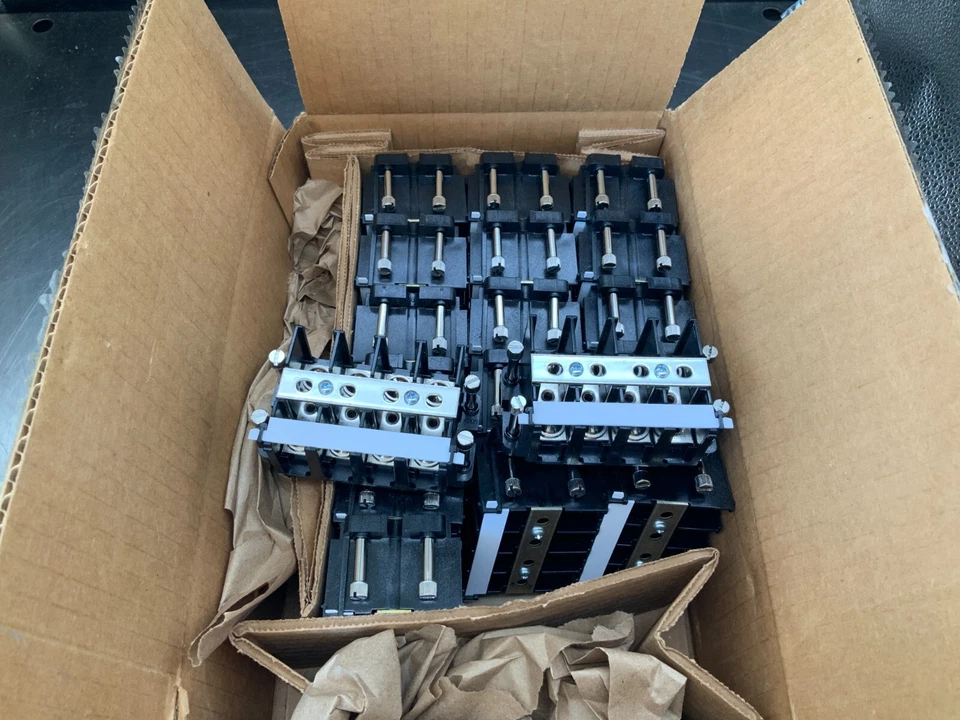 (20) Marathon 1704-SC Barrier Terminal Blocks 30a Bare Wire, 75a w/Proper Wire - Image 2 of 3