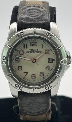 Lady s Timex Wristwatch Used Good Condition, May Need Service, Back Is Missing H